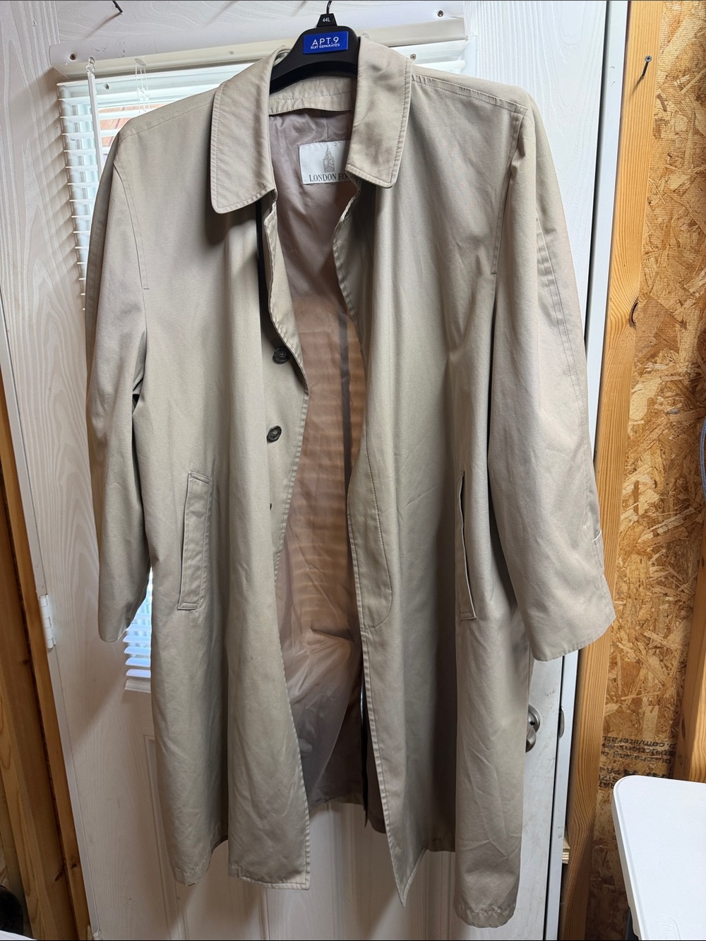 London Fog Men's Light Beige Trench Coat  size 48R